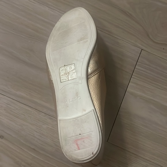 Aldo women Gold Flats Size 8 - Picture 5 of 6